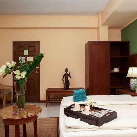 People Place Boutique In Town Hotel - Sha Extra Plus Чиангмай Экстерьер фото