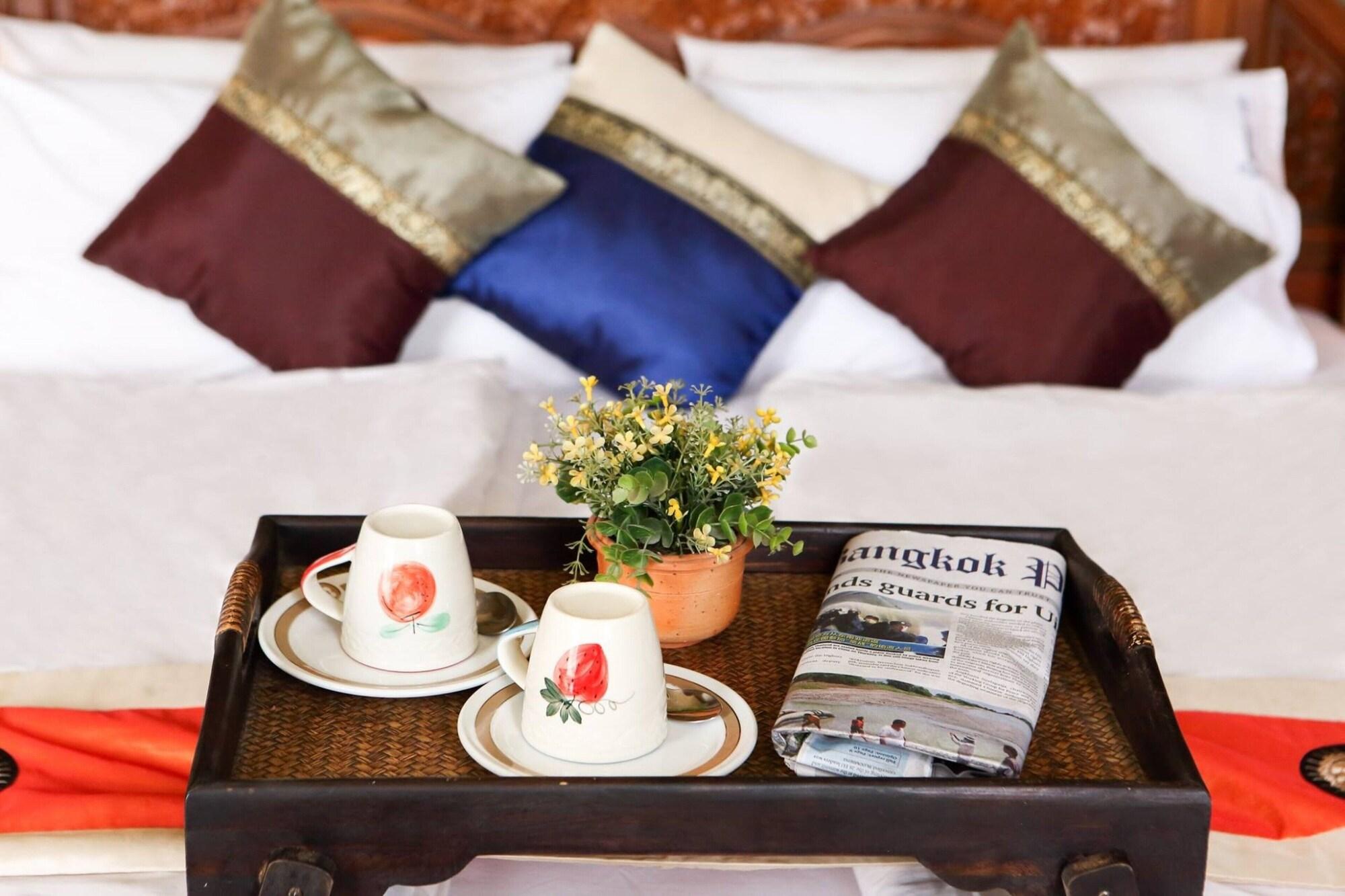 People Place Boutique In Town Hotel - Sha Extra Plus Чиангмай Экстерьер фото