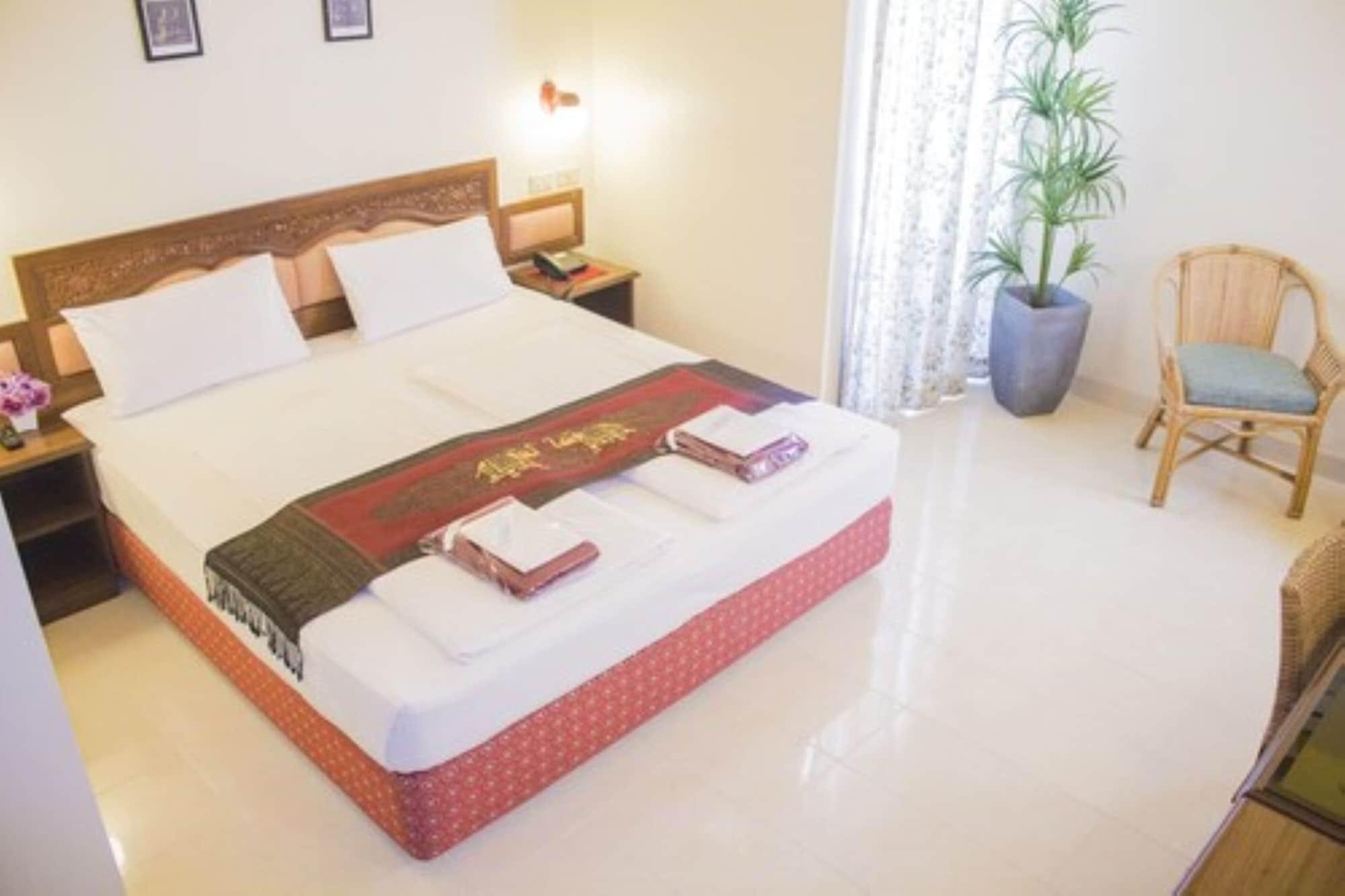 People Place Boutique In Town Hotel - Sha Extra Plus Чиангмай Экстерьер фото