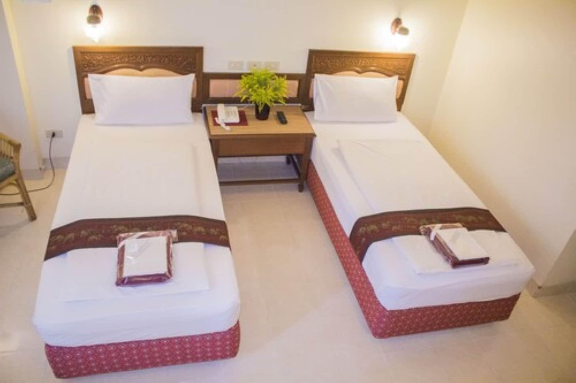 People Place Boutique In Town Hotel - Sha Extra Plus Чиангмай Экстерьер фото