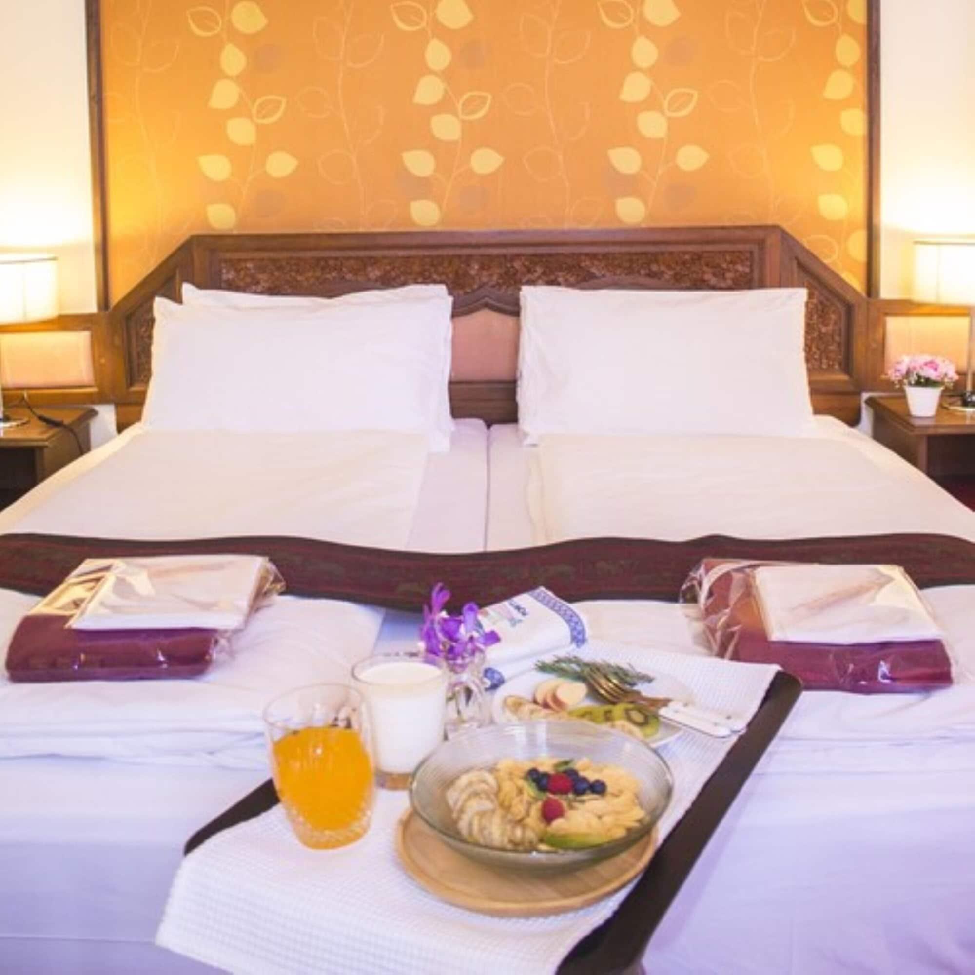 People Place Boutique In Town Hotel - Sha Extra Plus Чиангмай Экстерьер фото