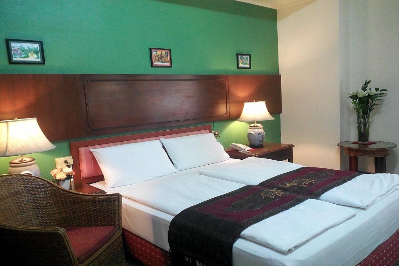 People Place Boutique In Town Hotel - Sha Extra Plus Чиангмай Экстерьер фото